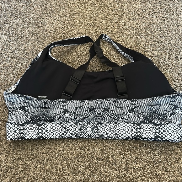 ZYIA Monochrome Snake Print Sports Bra - Picture 3 of 4